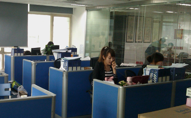 户外游乐设施选材对比：镀锌钢与铝合金的耐久性分析